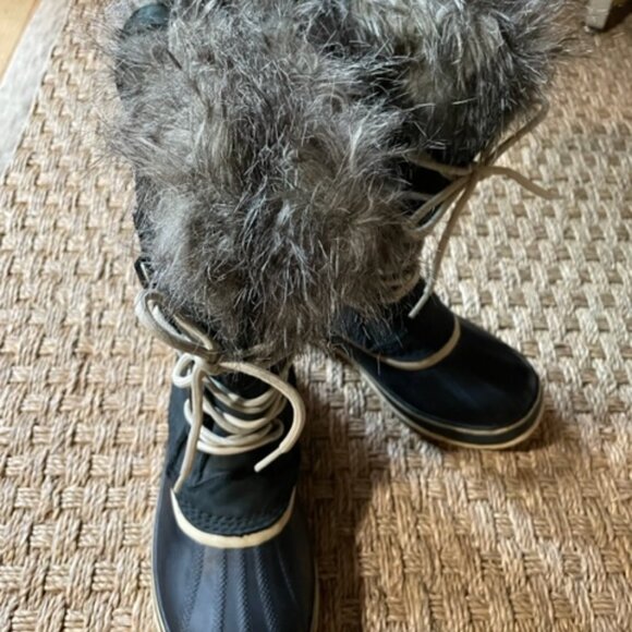 Sorel JOAN OF ARCTIC™ Women's Waterproof Boot in charcoal & black - Picture 7 of 12